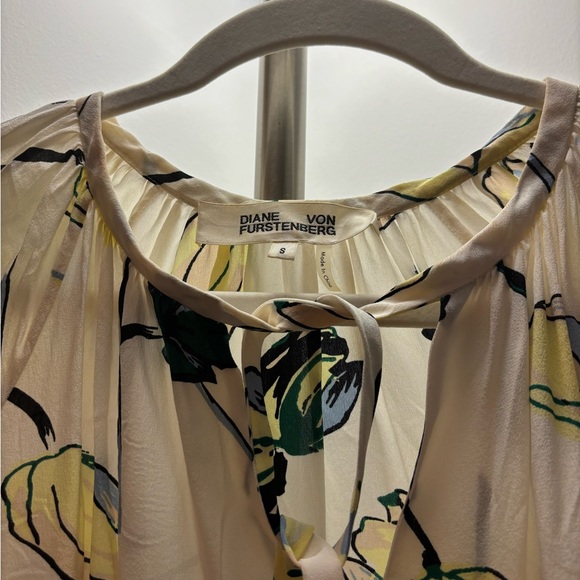 Diane von Frustenberg Mini-Dress. Silk. Size Small. Dry Clean Only. - Picture 3 of 4